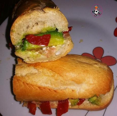 BOCATA DE ATÚN,AGUACATE Y PIMIENTOS DEL PIQUILLO BOCATA DE ATÚN,AGUACATE Y PIMIENTOS DEL PIQUILLO