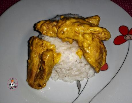 CHULETAS DE PAVO EN SALSA DE CURRY Y ARROZ AROMÁTICO CHULETAS DE PAVO EN SALSA DE CURRY Y ARROZ AROMÁTICO