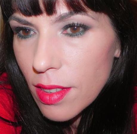Amapola de invierno (look, manicura y outfit) Amapola de invierno (look, manicura y outfit)