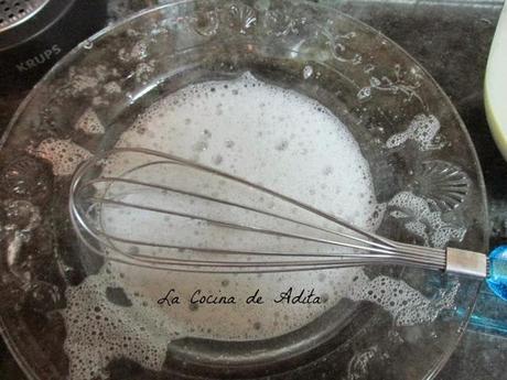 TARTA DE CREMA DE VAINILLA, CON UVAS NEVADAS TARTA DE CREMA DE VAINILLA, CON UVAS NEVADAS