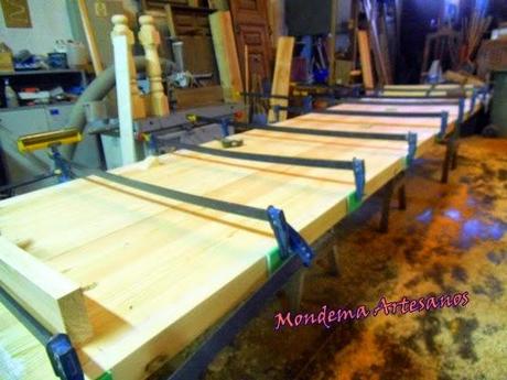 Preparando mesa de madera maciza de 4.50 mts Preparando mesa de madera maciza de 4.50 mts