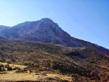 PEÑA JAÉN - CARA OESTE (6a/A0, 250 metros) PEÑA JAÉN - CARA OESTE (6a/A0, 250 metros)