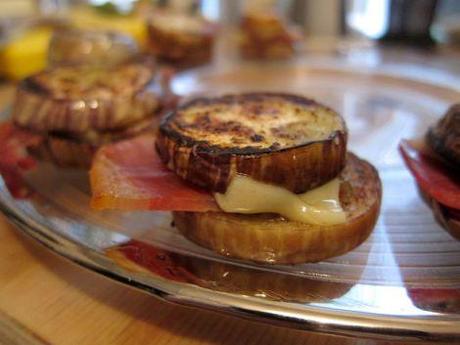 Montaditos de berenjena con jamón serrano y queso gruyere (#elasaltablogs) Montaditos-de-Berenjena-con-jamón-serrano-y-queso-gruyer-1