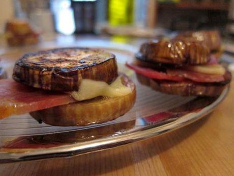 Montaditos de berenjena con jamón serrano y queso gruyere (#elasaltablogs) Montaditos-de-Berenjena-con-jamón-serrano-y-queso-gruyer-1