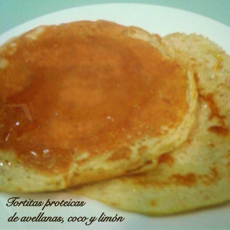 Tortitas proteicas de avellanas, coco y limón. Tortitas proteicas de avellanas, coco y limón.