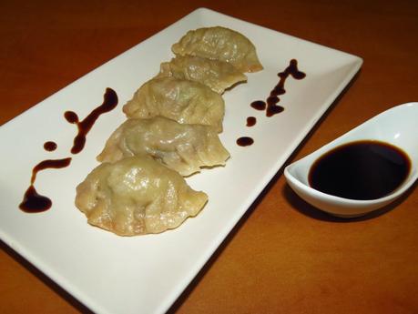 Gyoza rellenas de cerdo y col Gyoza rellenas de cerdo y col