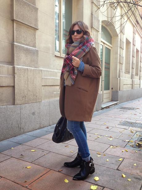 SIMPLY THE COAT.- SIMPLY THE COAT.-