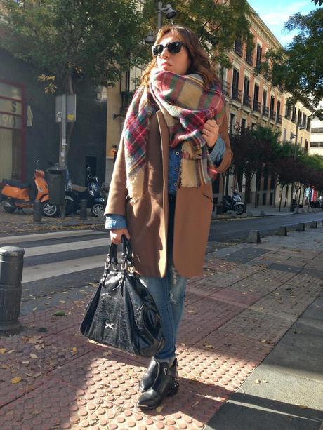 SIMPLY THE COAT.- SIMPLY THE COAT.-