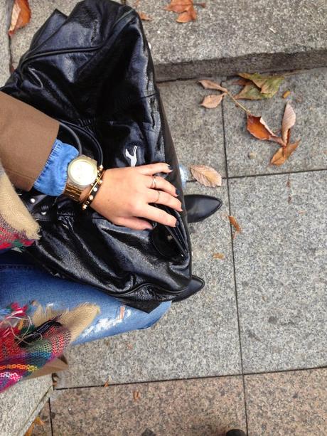 SIMPLY THE COAT.- SIMPLY THE COAT.-