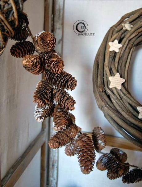 Xmas: Utiliza piñas como adornos navideños low cost. Xmas: Utiliza piñas como adornos navideños low cost.