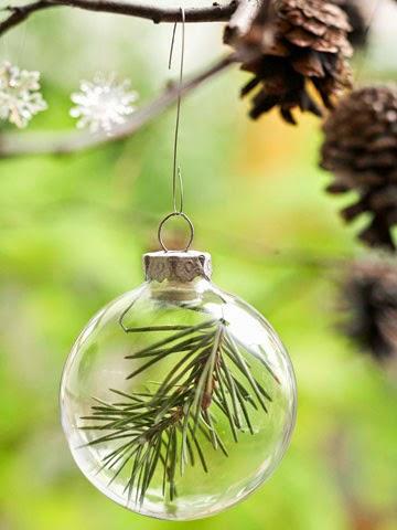 Xmas: Utiliza piñas como adornos navideños low cost. Xmas: Utiliza piñas como adornos navideños low cost.