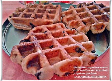 Gofres de caqui permison con pepitas de chocolate y azúcar perlado Gofres de caqui permison con pepitas de chocolate y azúcar perlado