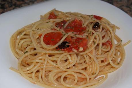 Pasta con tomate y nueces Pasta con tomate y nueces