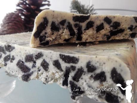 Turrón de chocolate blanco con galletas tipo Oreo Turrón de chocolate blanco con galletas tipo Oreo