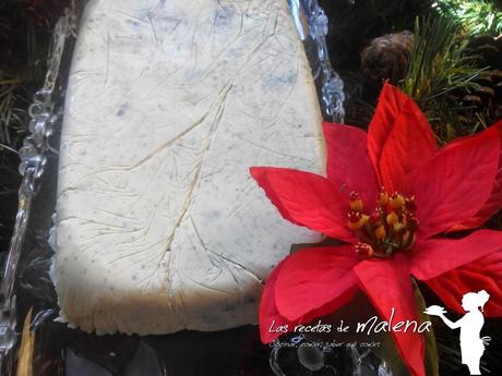 Turrón de chocolate blanco con galletas tipo Oreo Turrón de chocolate blanco con galletas tipo Oreo