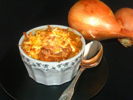 Soupe à l'oignon gratinée