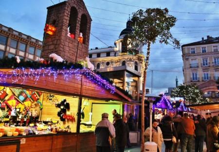 Mercadillo de artesanía y regalos de la plaza de Benavente en Navidad en Madrid