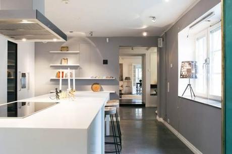 Vivir en una villa en el centro de una capital a lo grande decoración salones y comedores decoración nórdica escandinava decoración lujosa decoración americana cocinas nórdicas con isla cocinas blancas modernas casas grandes nórdicas blog decoración nórdica 