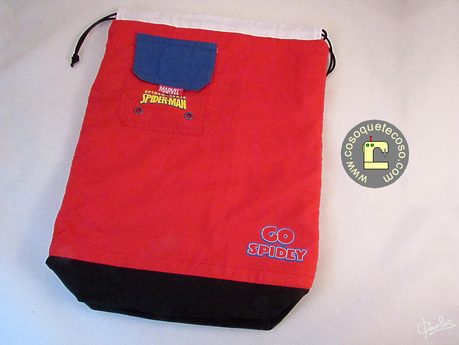 Bañador de Spider Man convertido en bolsa Bañador de Spider Man convertido en bolsa