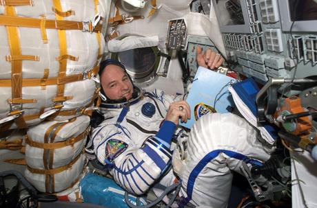 Jeffrey_Williams_inside_the_Soyuz_TMA-8_spacecraft