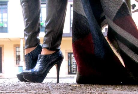 LONDON CALLING LONDON CALLING