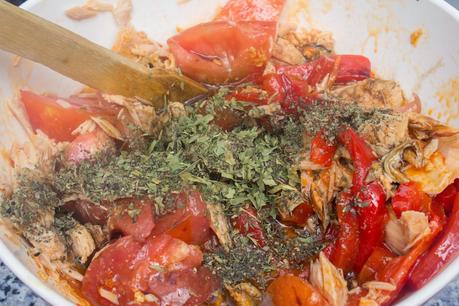 Ensalada de pasta, pimientos asados, atún y mejillones Ensalada de pasta, pimientos asados, atún y mejillones