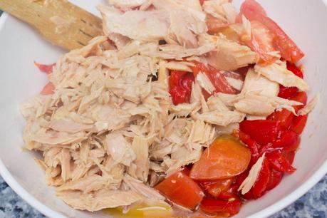 Ensalada de pasta, pimientos asados, atún y mejillones Ensalada de pasta, pimientos asados, atún y mejillones