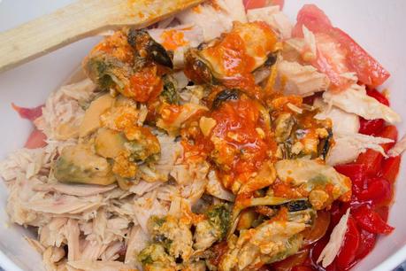 Ensalada de pasta, pimientos asados, atún y mejillones Ensalada de pasta, pimientos asados, atún y mejillones