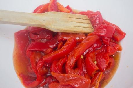 Ensalada de pasta, pimientos asados, atún y mejillones Ensalada de pasta, pimientos asados, atún y mejillones