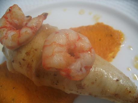 CALAMARES RELLENOS DE GAMBAS CON SALSA DE ZANAHORIA PICANTE CALAMARES RELLENOS DE GAMBAS CON SALSA DE ZANAHORIA PICANTE