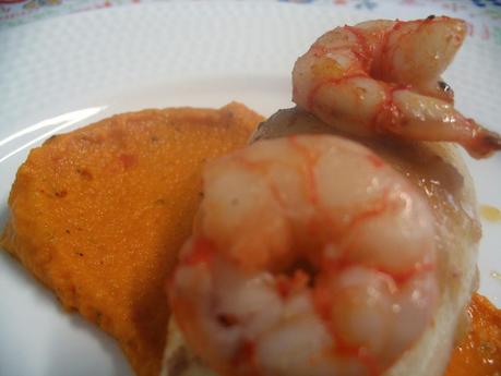 CALAMARES RELLENOS DE GAMBAS CON SALSA DE ZANAHORIA PICANTE CALAMARES RELLENOS DE GAMBAS CON SALSA DE ZANAHORIA PICANTE