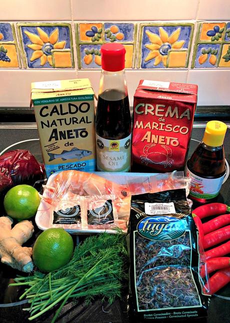 Crema de marisco Aneto con colas de cigala y caviar bicolor Crema de marisco Aneto con colas de cigala y caviar bicolor