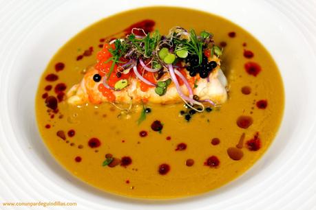 Crema de marisco Aneto con colas de cigala y caviar bicolor Crema de marisco Aneto con colas de cigala y caviar bicolor