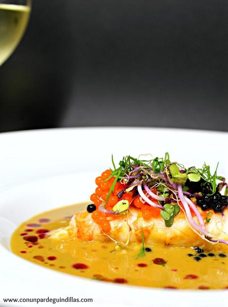 Crema de marisco Aneto con colas de cigala y caviar bicolor Crema de marisco Aneto con colas de cigala y caviar bicolor