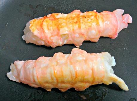 Crema de marisco Aneto con colas de cigala y caviar bicolor Crema de marisco Aneto con colas de cigala y caviar bicolor