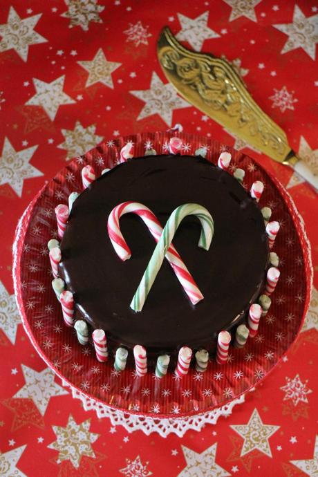 Cheesecake de chocolate y peppermint con bastones de caramelo Cheesecake de chocolate y peppermint con bastones de caramelo