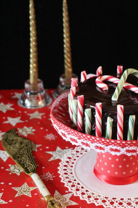 Cheesecake de chocolate y peppermint con bastones de caramelo Cheesecake de chocolate y peppermint con bastones de caramelo
