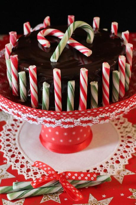 Cheesecake de chocolate y peppermint con bastones de caramelo Cheesecake de chocolate y peppermint con bastones de caramelo