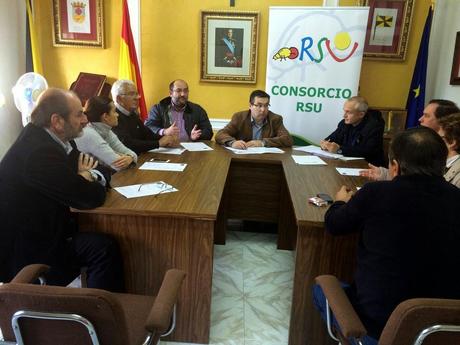 RSU informa a los responsables municipales de la comarca Montesur sobre la gestión de sus puntos limpios RSU informa a los responsables municipales de la comarca Montesur sobre la gestión de sus puntos limpios