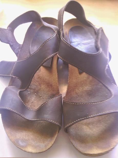 Revisión de unas sandalias Revisión de unas sandalias