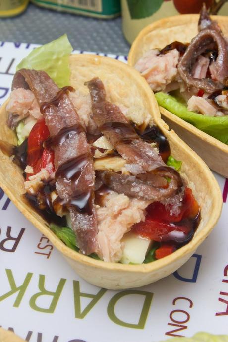 Barquitas crujientes de anchoas y pimientos asados Barquitas crujientes de anchoas y pimientos asados