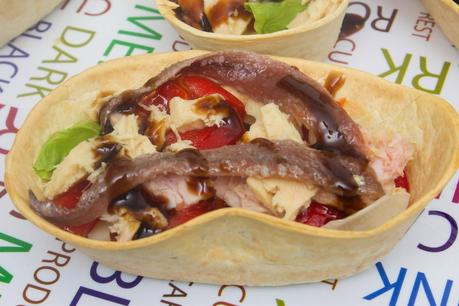 Barquitas crujientes de anchoas y pimientos asados Barquitas crujientes de anchoas y pimientos asados