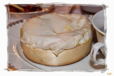 Camembert al horno con mermelada de frutos rojos Camembert al horno con mermelada de frutos rojos