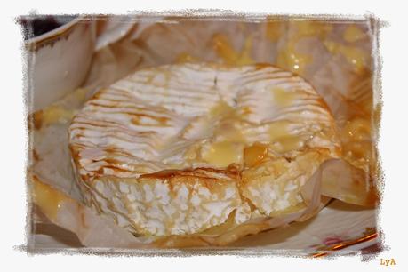 Camembert al horno con mermelada de frutos rojos Camembert al horno con mermelada de frutos rojos
