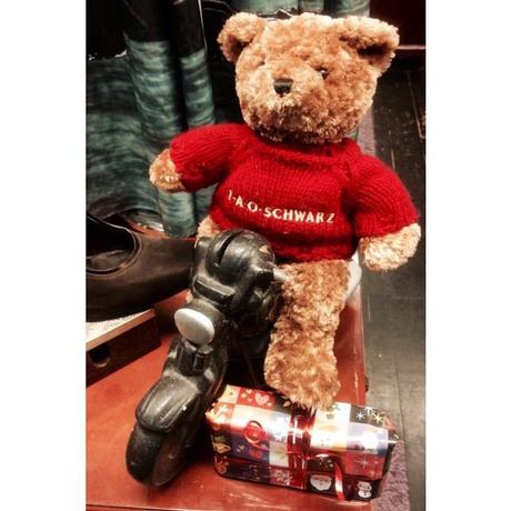 #TeddyBear is waiting for You in @Thelifestyle88 Showroom Madrid #Retiro 🎄Full of presents and designers #Fashion #shopping #madridshopping