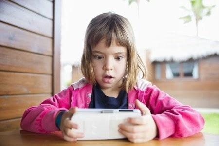 Comentarios a la SAN que resuelve como lícita la inspección del móvil de un alumno por parte del director de un centro escolar Comentarios a la SAN que resuelve como lícita la inspección del móvil de un alumno por parte del director de un centro escolar