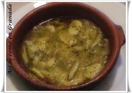 6 recetas de Pescado en salsa http://www.asisecomeengranada.com/2013/07/boquerones-en-salsa.html