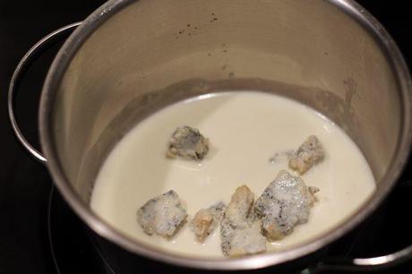 Estrellas de crema de queso Cabrales con mermelada de pimiento rojo aperitivo-cabrales