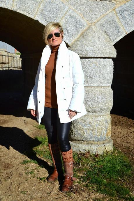 White parka and ethnic socks. White parka and ethnic socks.