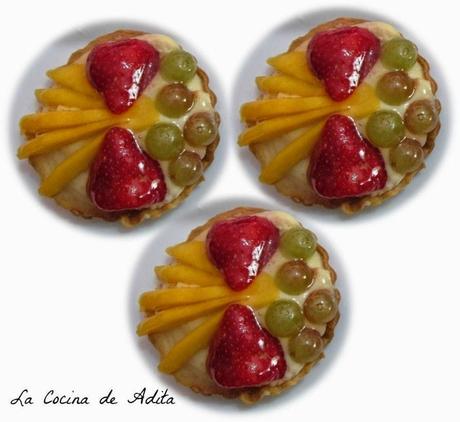 TARTALETAS CON CREMA DE VAINILLA Y FRUTAS TARTALETAS CON CREMA DE VAINILLA Y FRUTAS
